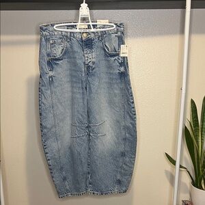 NWT Free People We The Free Good Luck Barrel Jean | Ultra Light Beam | 28 Short